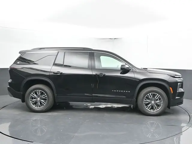2026 Chevrolet Traverse 2LT photo 8