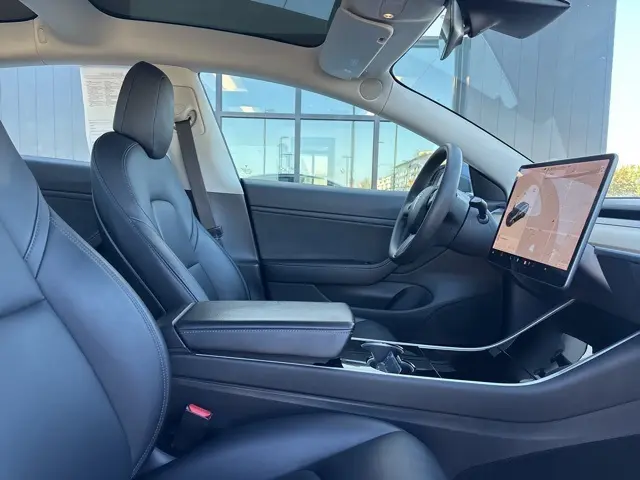 2018 Tesla Model 3 Long Range photo 10