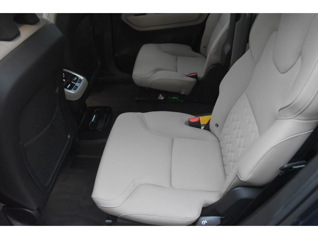 2026 Volvo - image 11