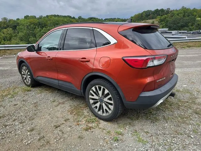 2020 Ford Escape Titanium photo 3