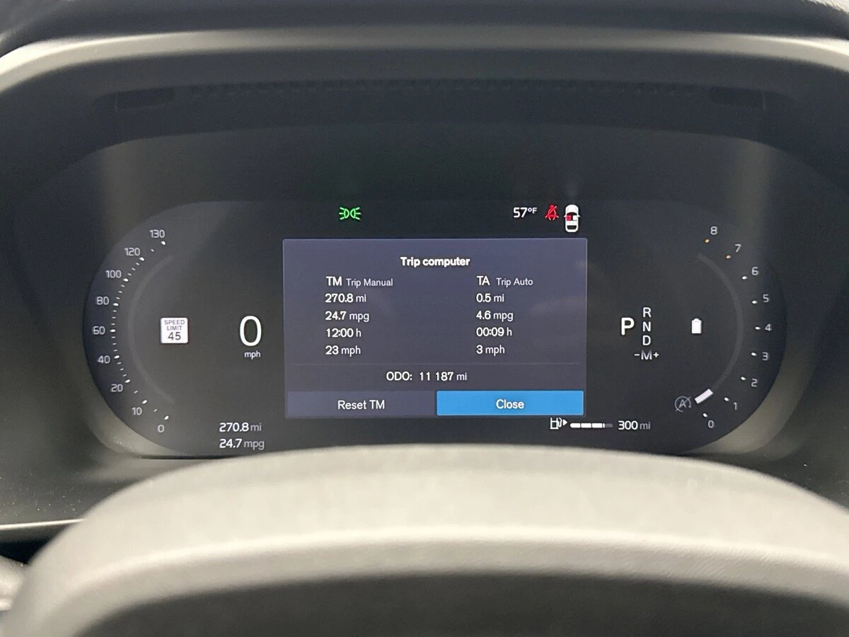 2025 Volvo - image 13