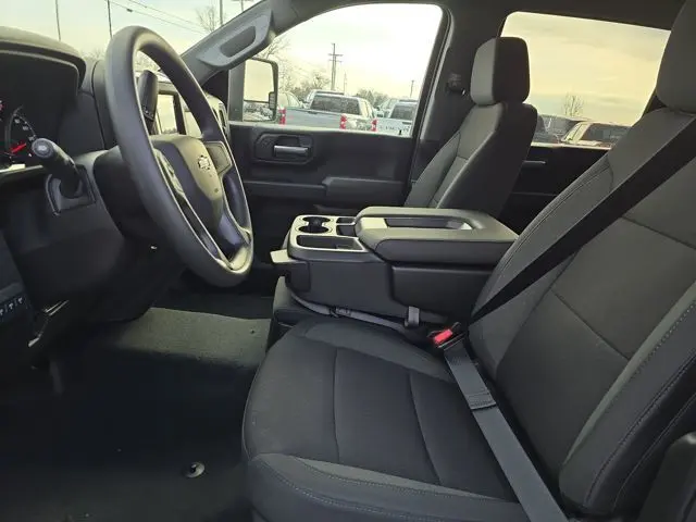 2026 Chevrolet Silverado 2500HD Custom photo 4