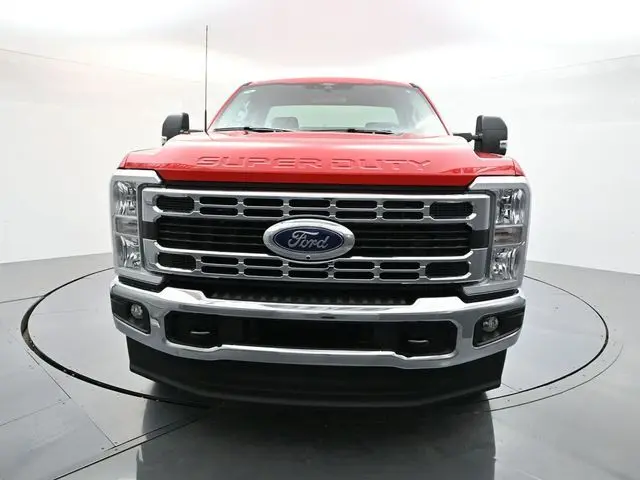 2025 Ford F-350 photo 2