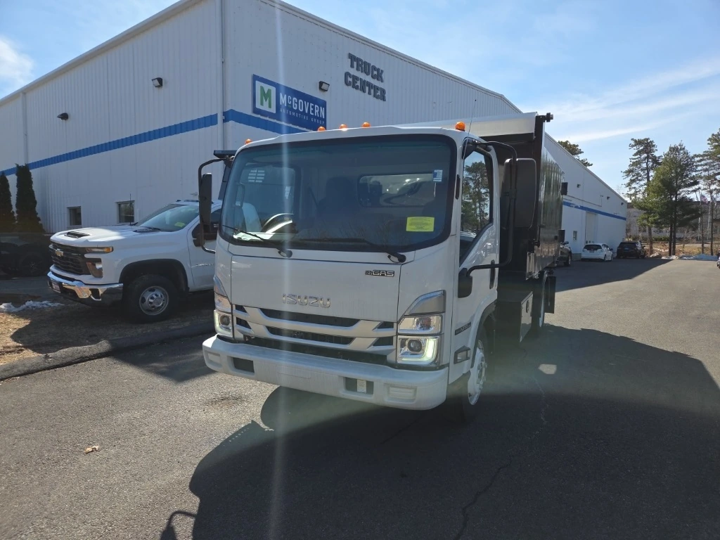 2024 Isuzu NPR - image 2