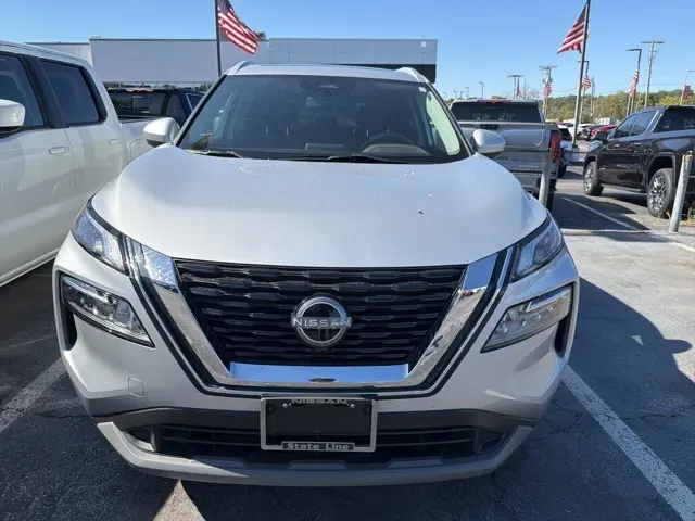 2023 Nissan Rogue SV photo 2