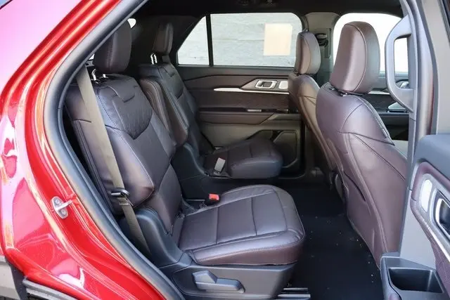 2025 Ford Explorer Platinum photo 32