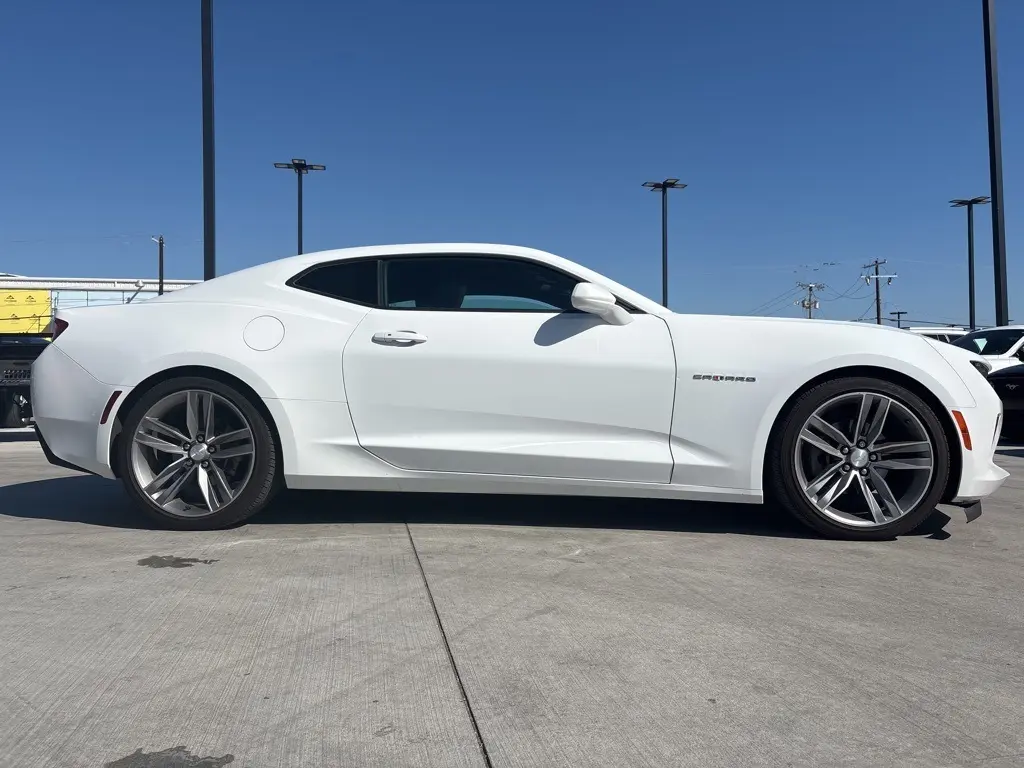 2018 Chevrolet Camaro 2LT photo 3