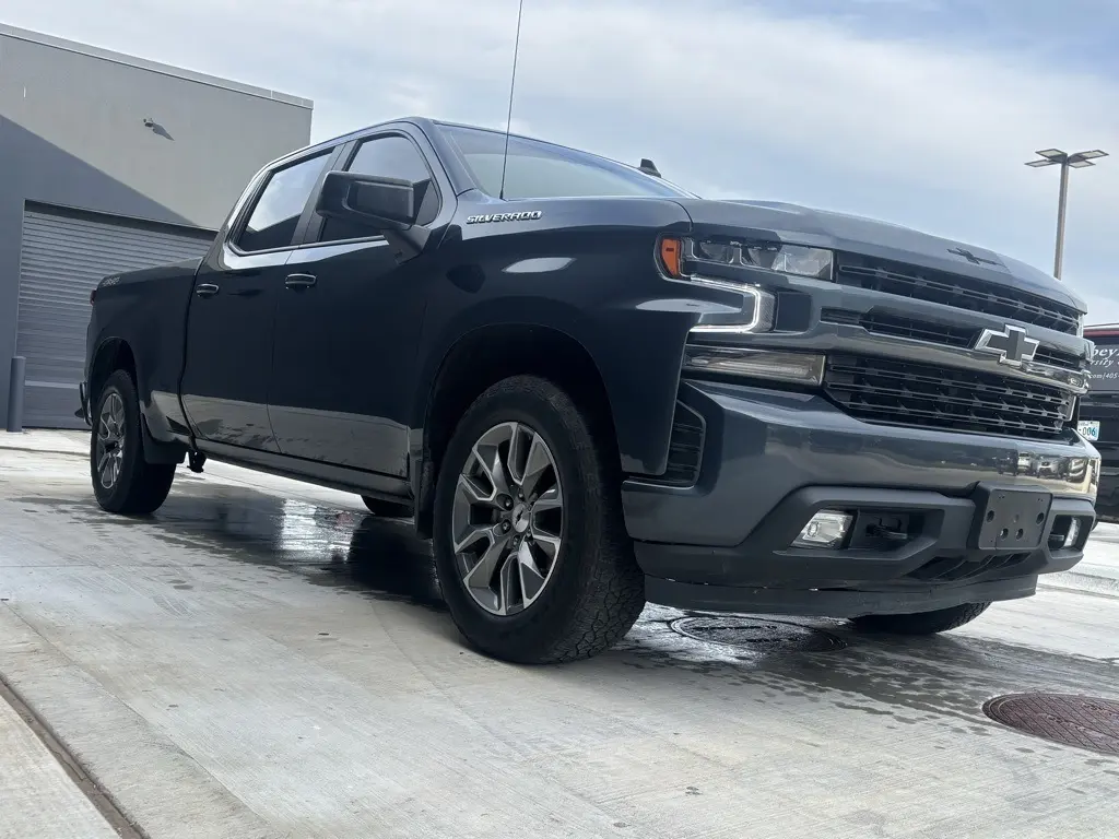 2021 Chevrolet Silverado 1500 RST photo 3