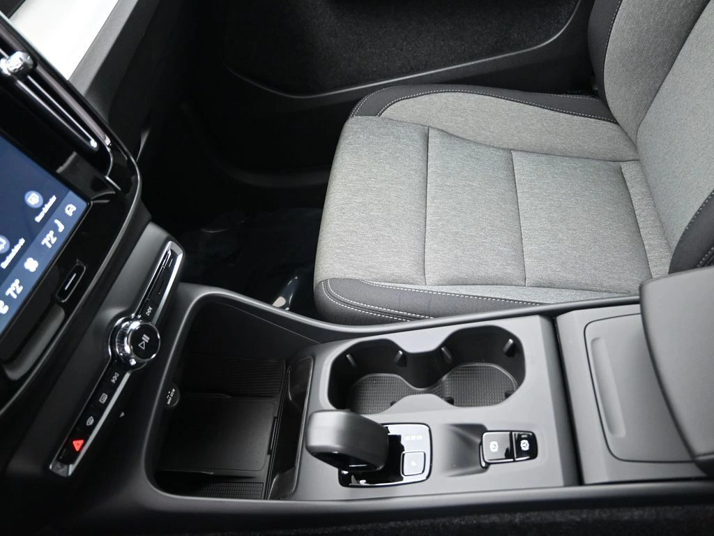 2026 Volvo - image 16