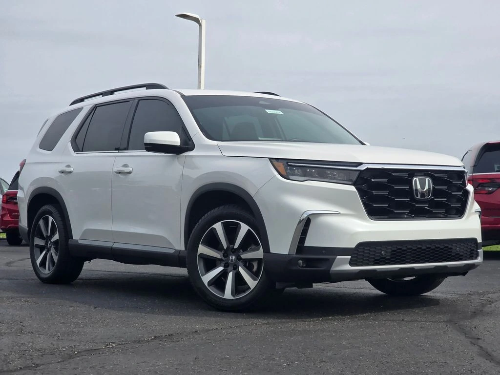 2025 Honda Pilot Touring AWD's photo