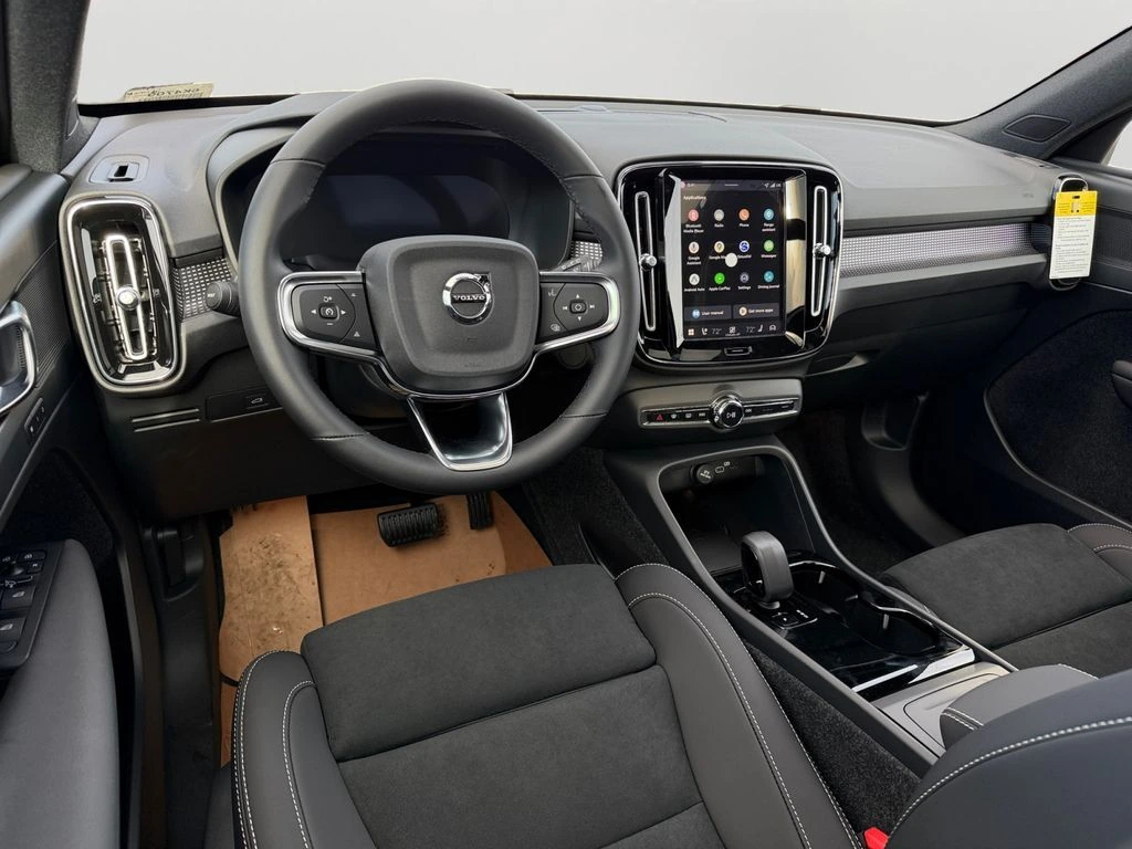 2026 Volvo - image 11