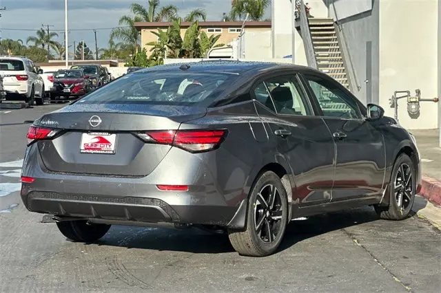 2025 Nissan Sentra SV photo 3