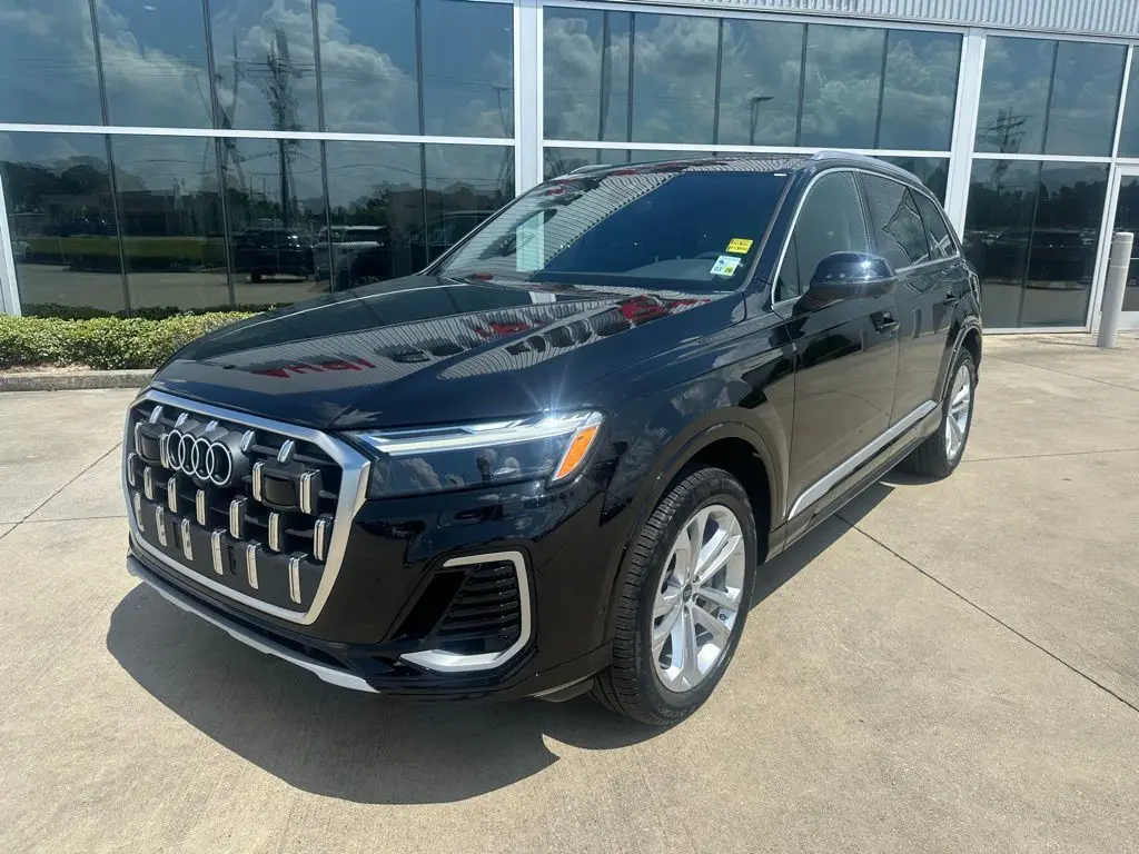 2025 Audi Q7 Premium's photo
