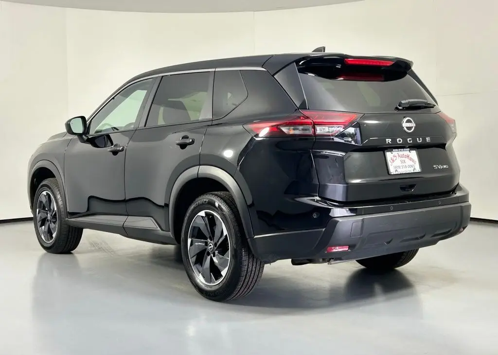 2024 Nissan Rogue SV photo 5