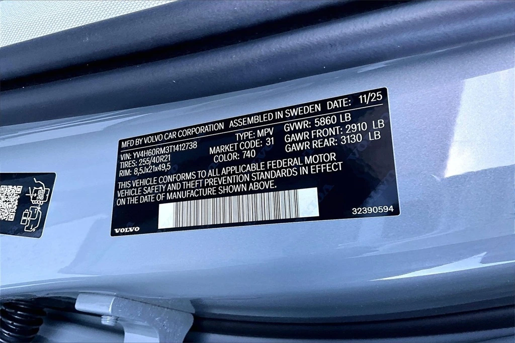 2026 Volvo - image 8