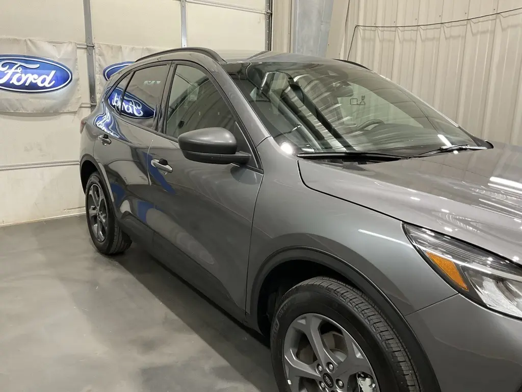 2025 Ford Escape ST-Line photo 4