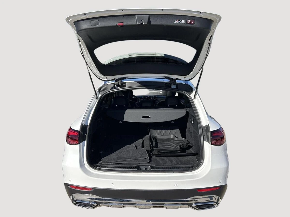 2026 Mercedes-Benz GLC 26