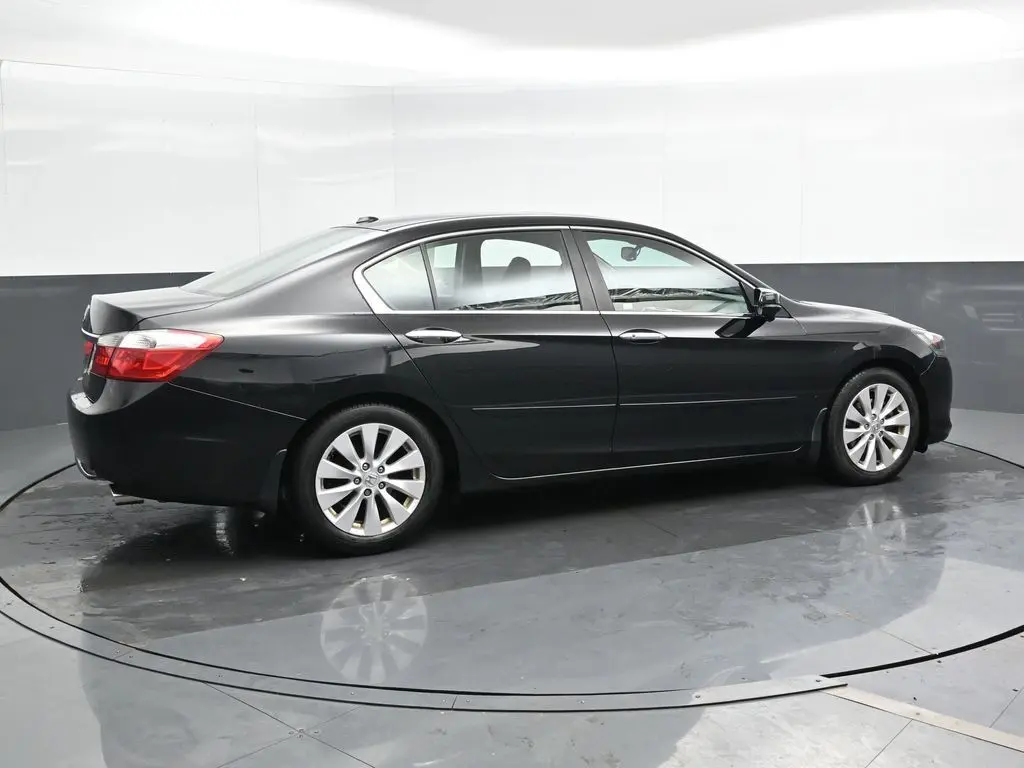 Used 2013 Honda Accord EX-L with VIN 1HGCR2F88DA255525 for sale in Sycamore, IL
