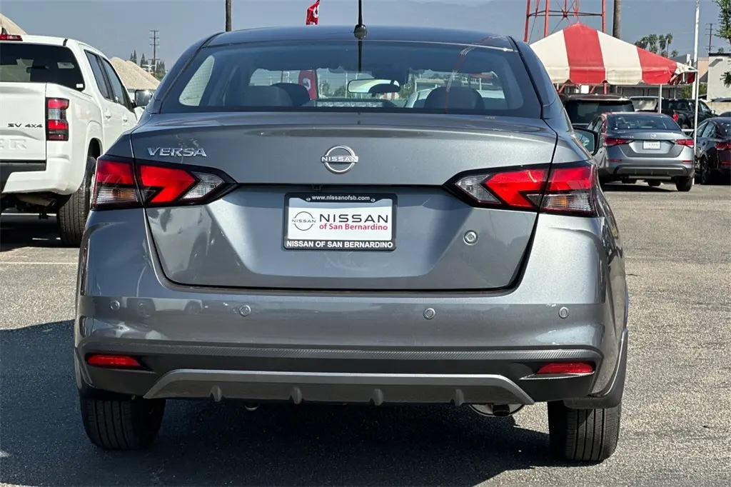 2025 Nissan Versa 1.6 S photo 4