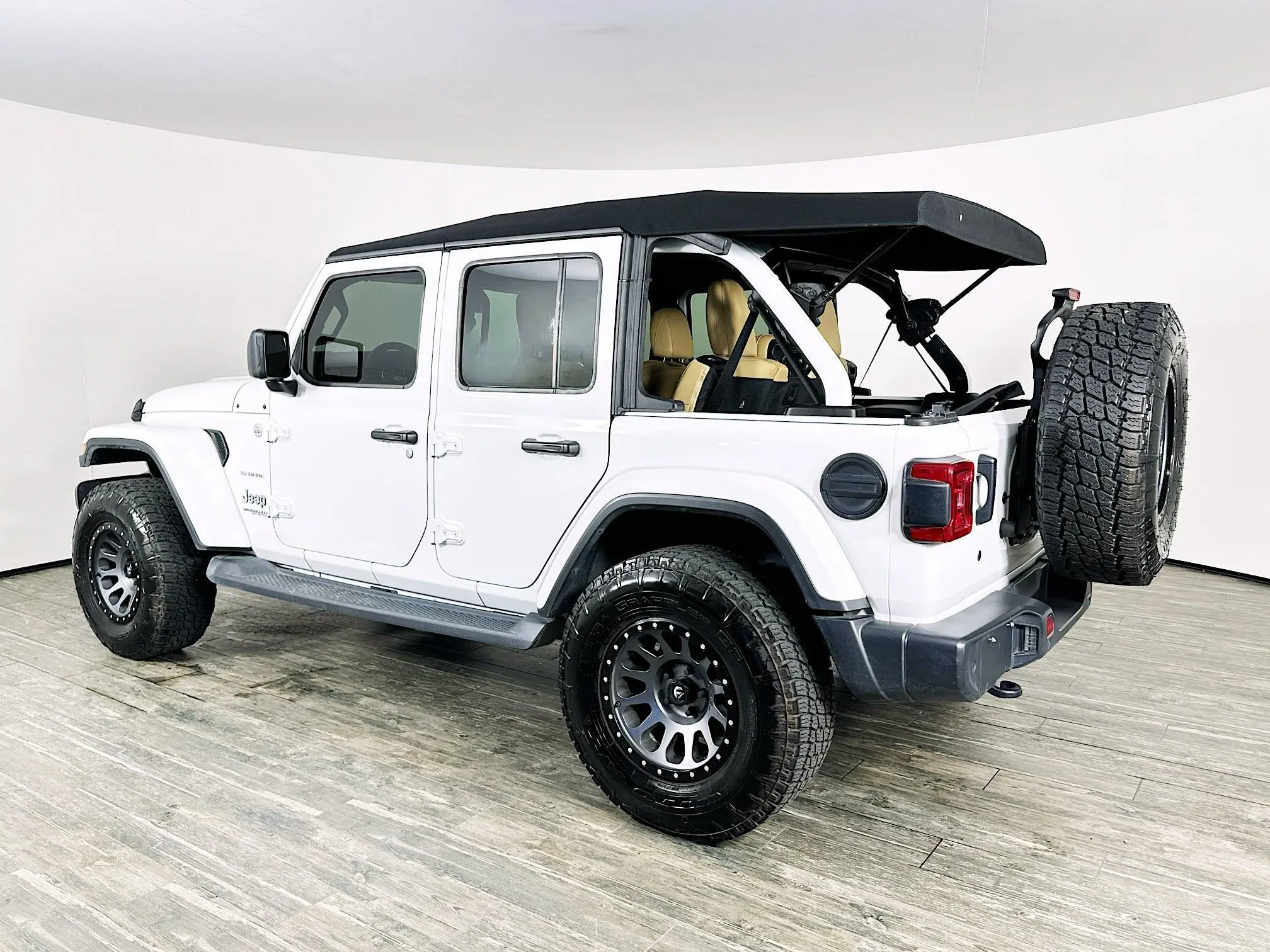 2019 Jeep Wrangler Unlimited Sahara photo 8
