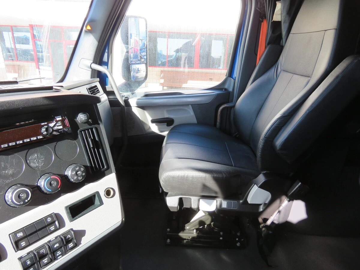 2022 Freightliner Cascadia - image 14