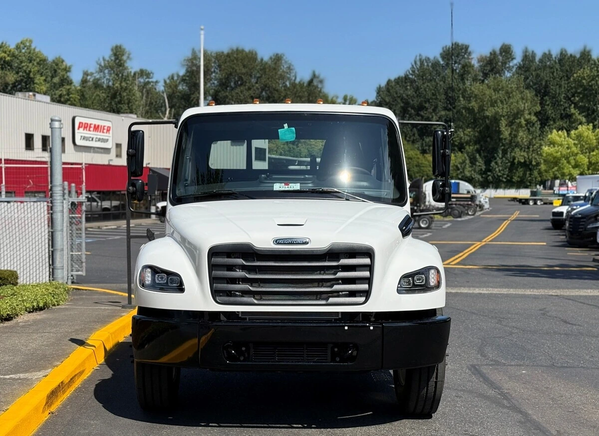 2027 Freightliner M2 106 — photo 3