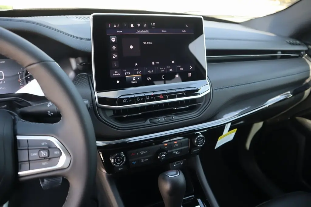2026 Jeep Compass Latitude photo 4