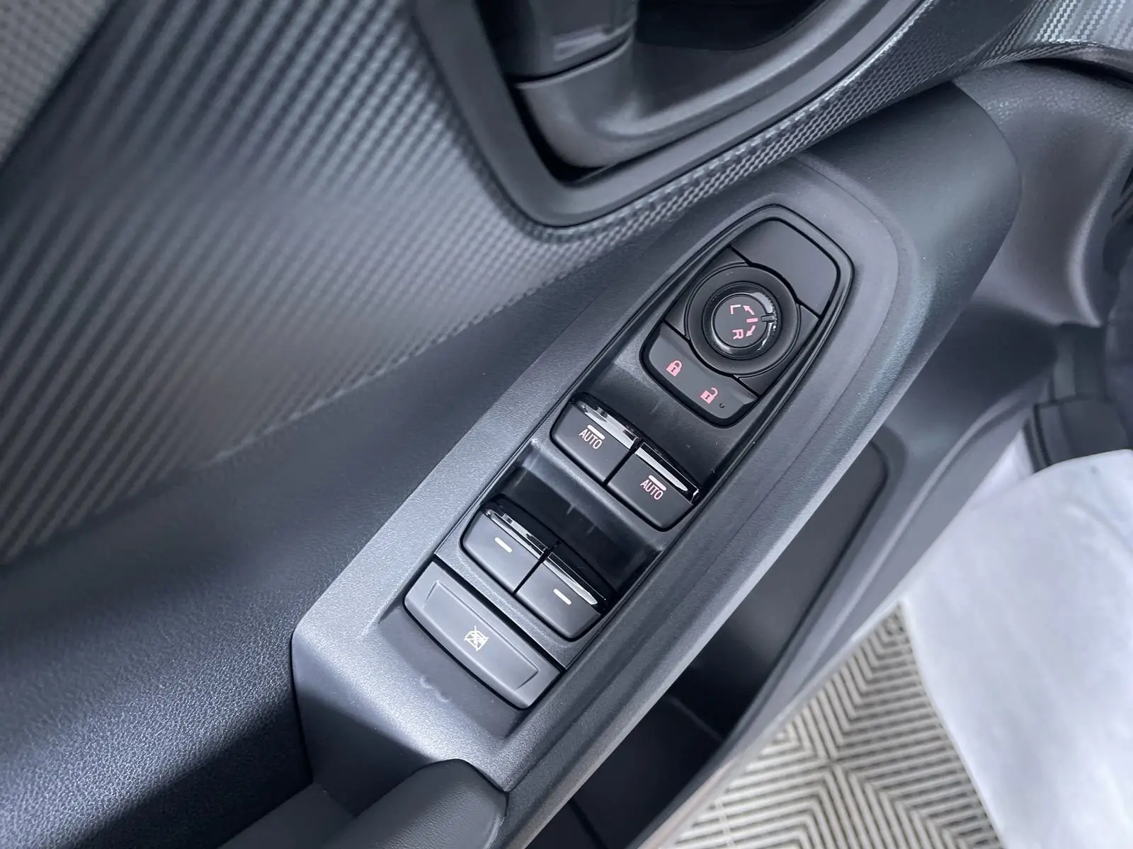 2025 Subaru Crosstrek Premium photo 11