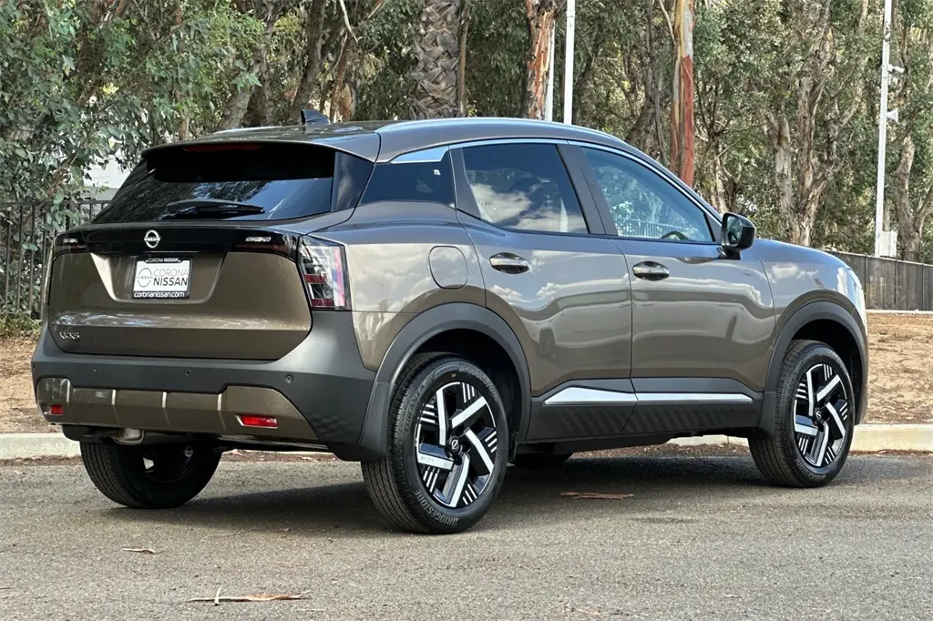 2026 Nissan Kicks SV photo 2