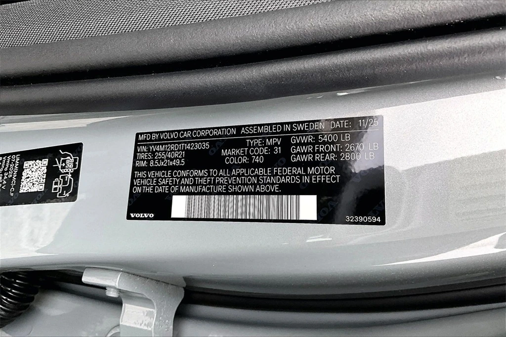 2026 Volvo - image 8