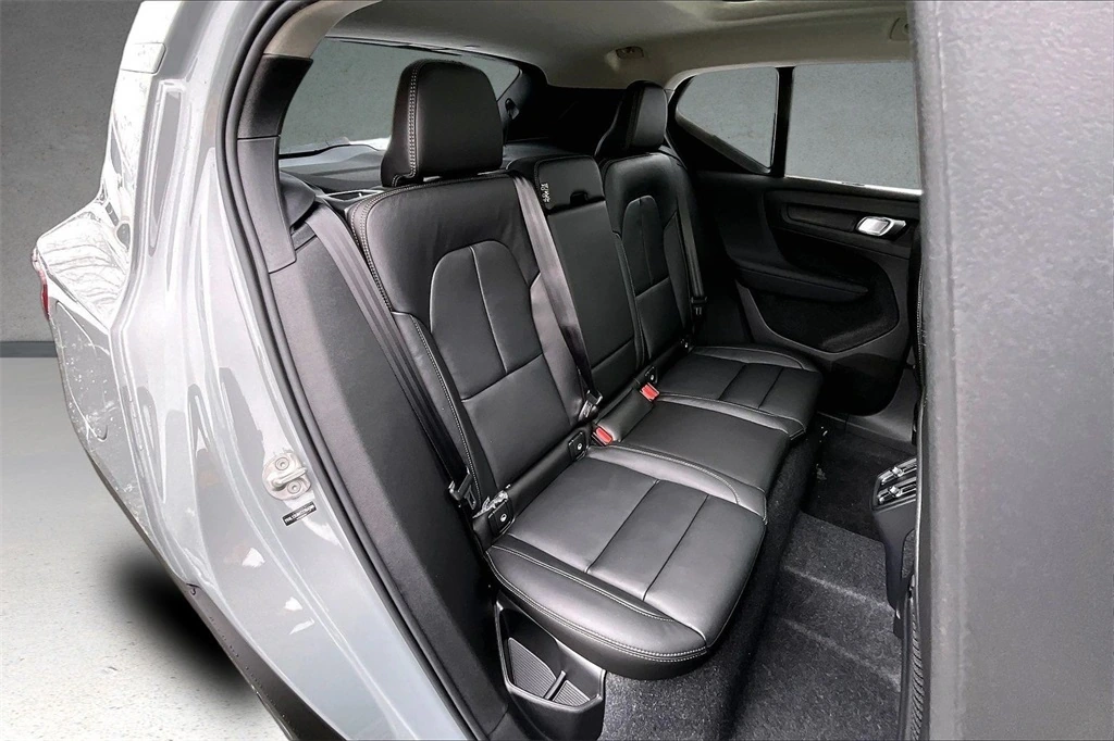 2026 Volvo - image 10