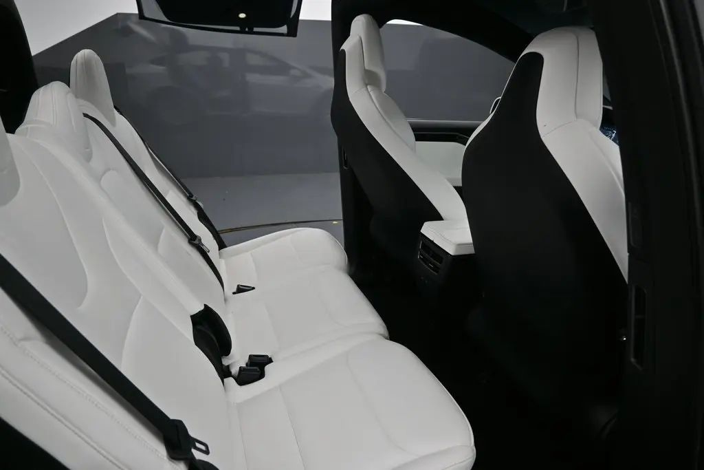 2019 Tesla Model X Long Range photo 40