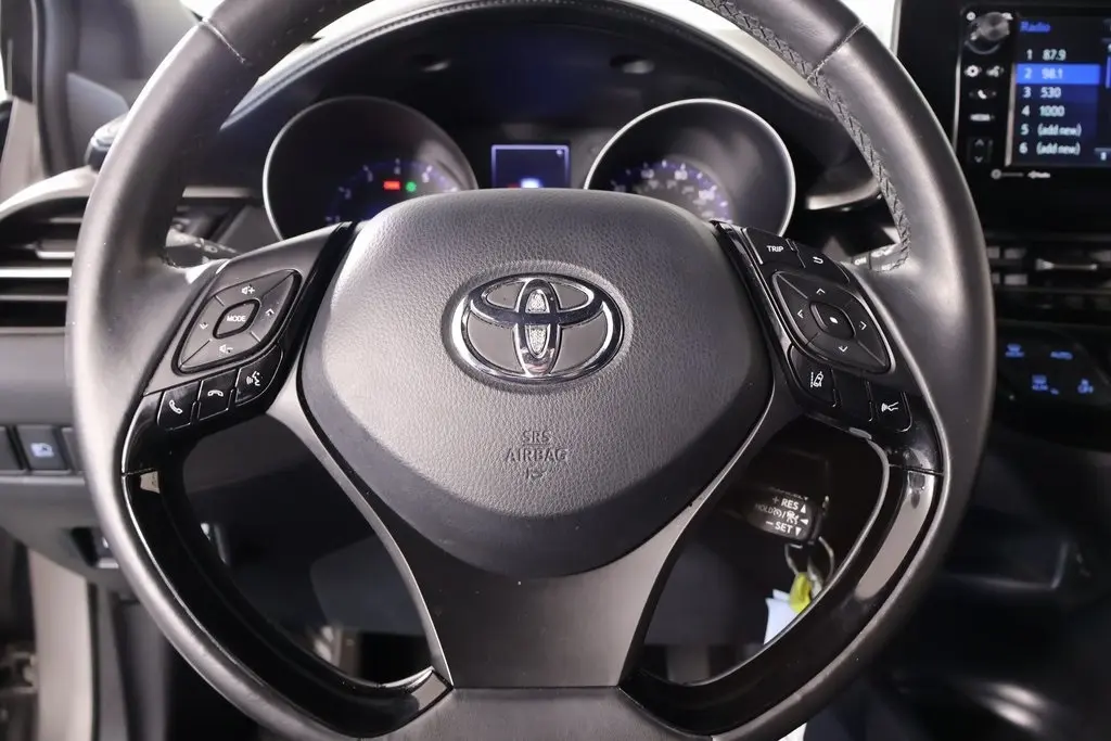 2018 Toyota C-HR XLE photo 3