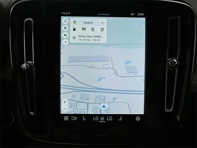2024 Volvo XC40 Plus photo 25