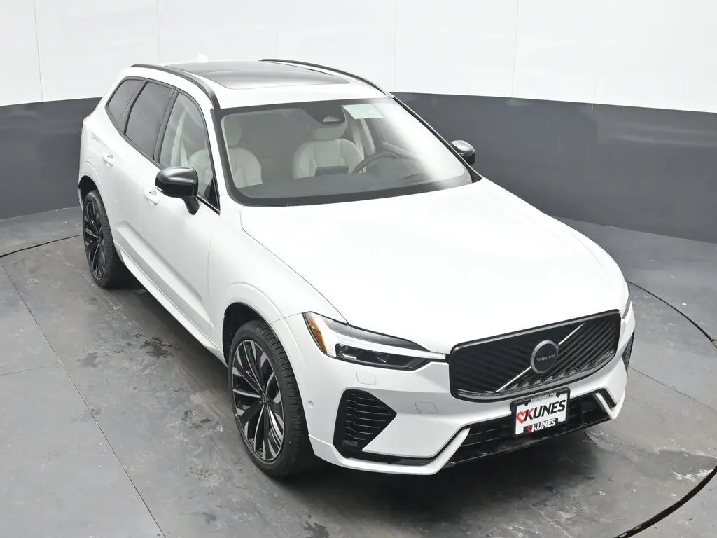 2026 Volvo - image 32