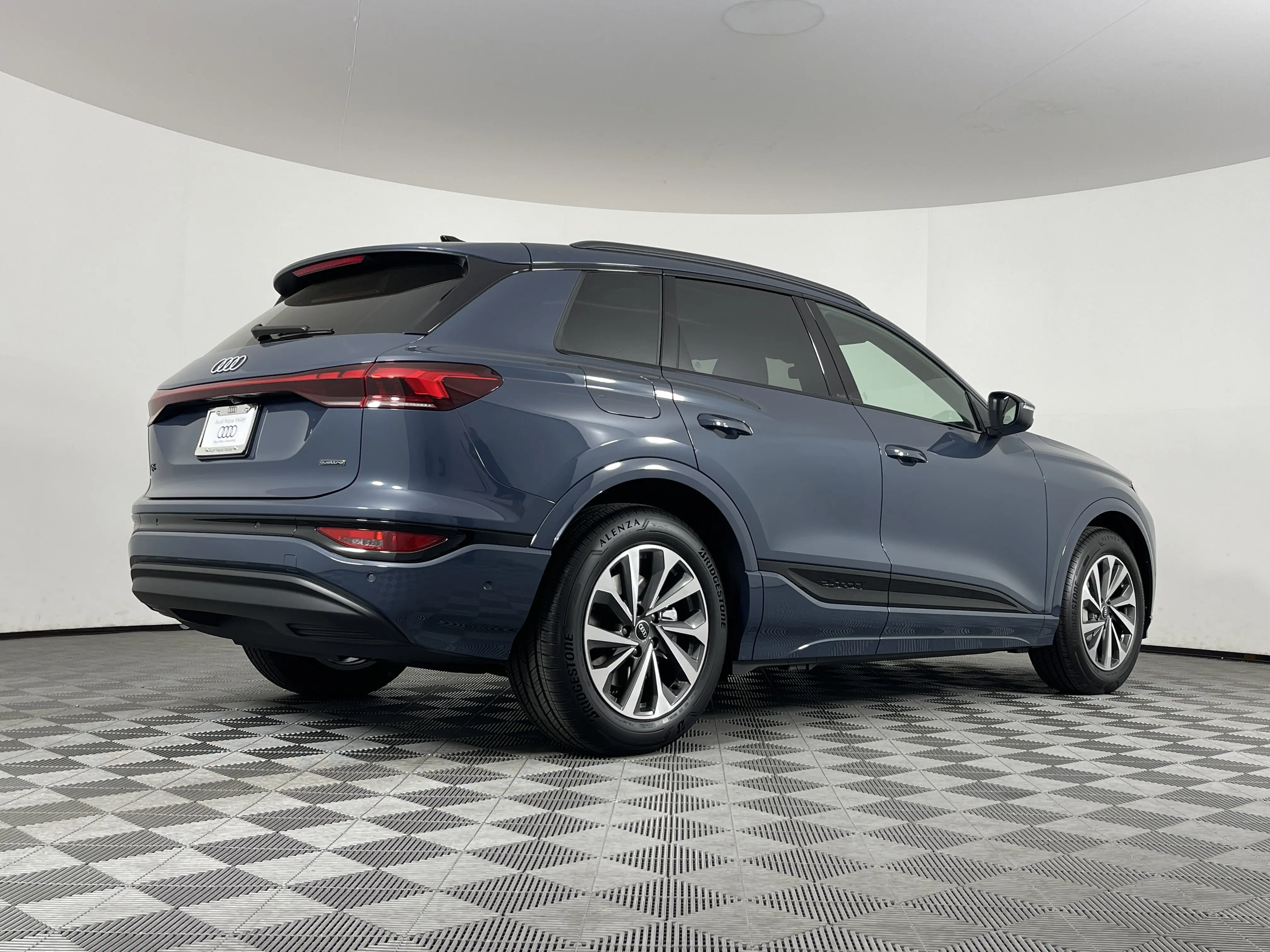 2025 Audi Q6 E-tron Prestige photo 14