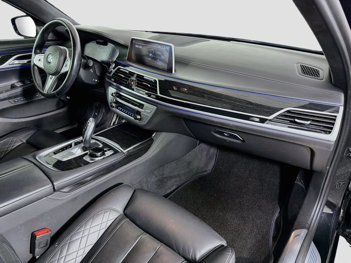 2020 BMW 7 Series 750i - Photo 32