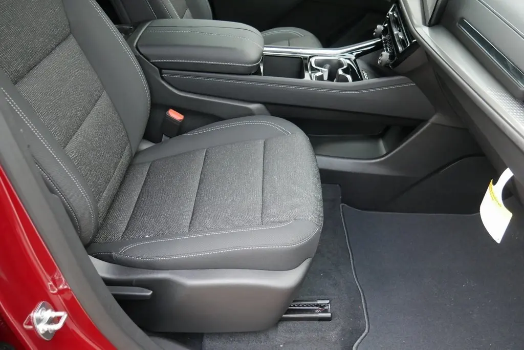 2026 Chevrolet Traverse 2LT photo 16