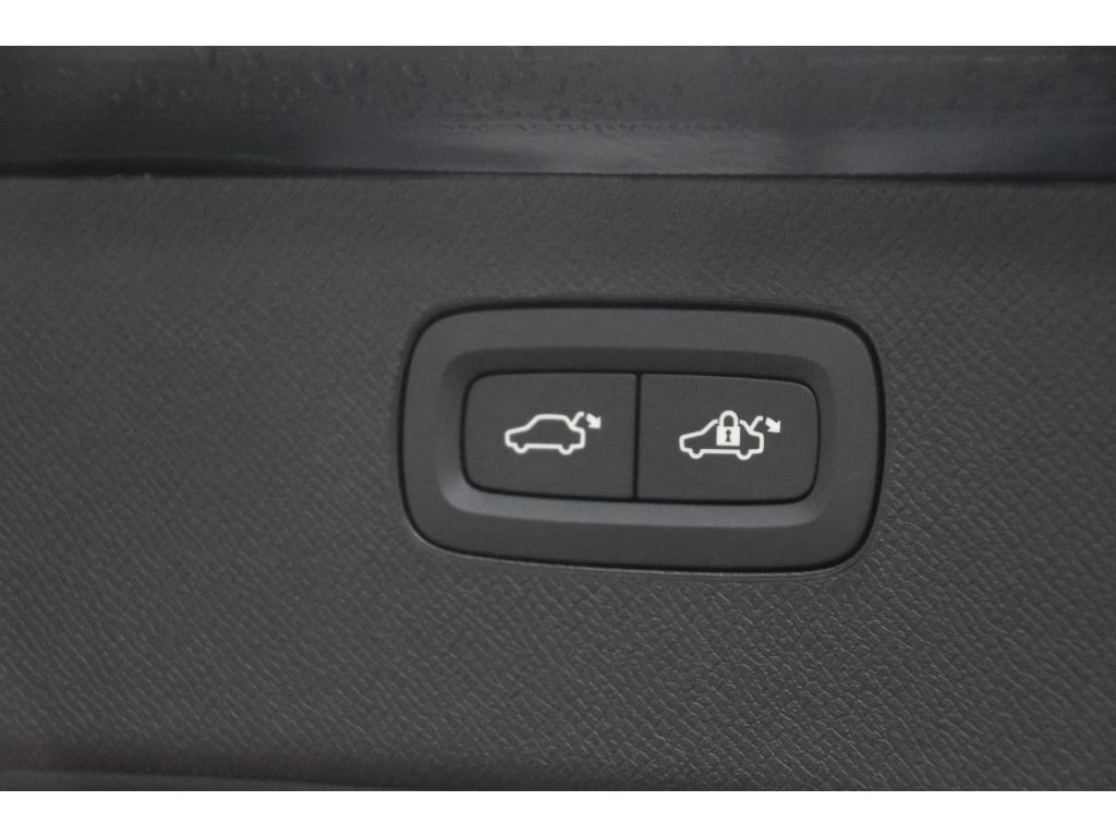 2026 Volvo - image 22