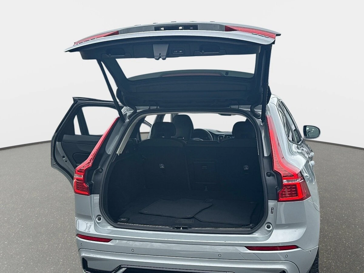 2025 Volvo - image 11