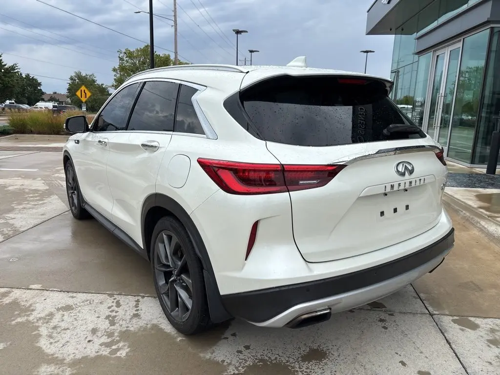 2019 Infiniti QX50 Essential AWD photo 2