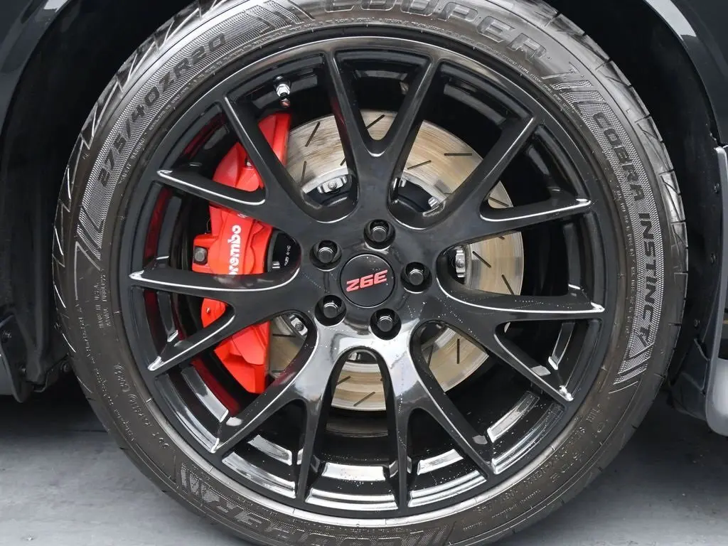 2016 Dodge Challenger SRT8 392 photo 10