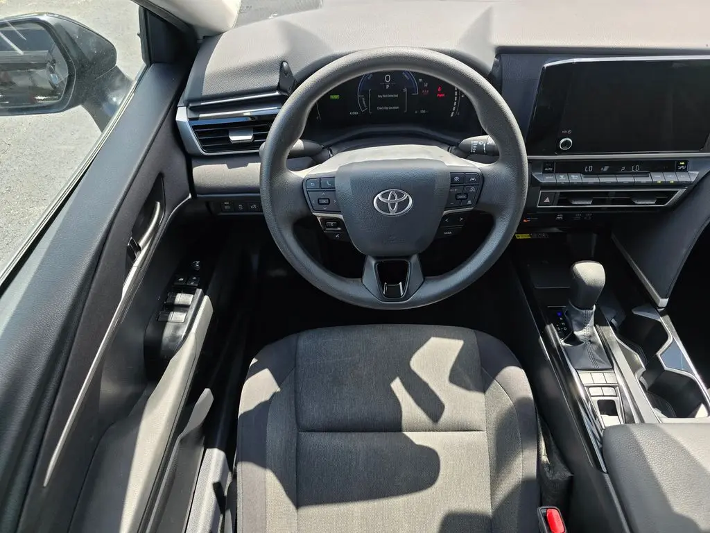 2025 Toyota Camry LE photo 22