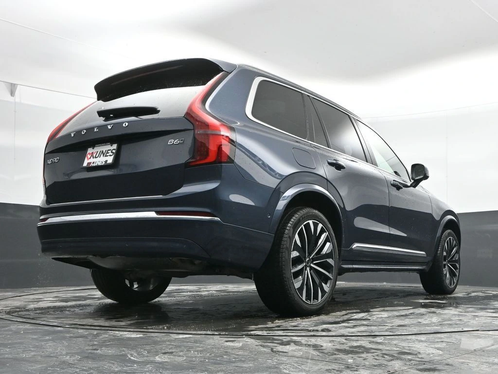2026 Volvo - image 37