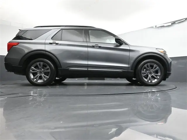 2022 Ford Explorer XLT Sport photo 34