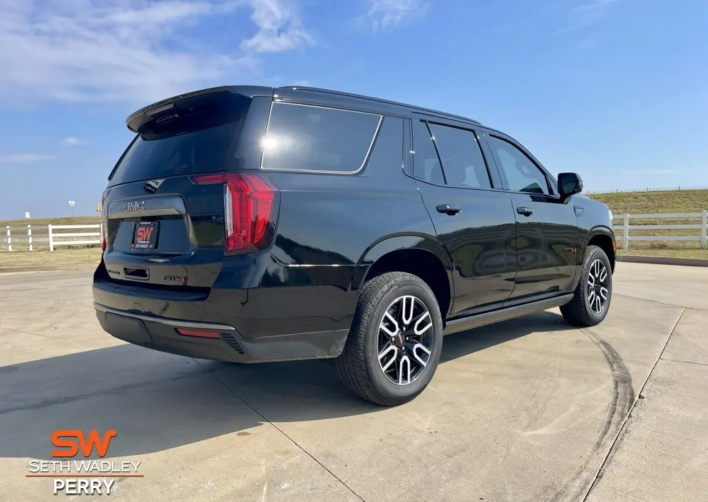 2023 Gmc Yukon AT4 photo 3