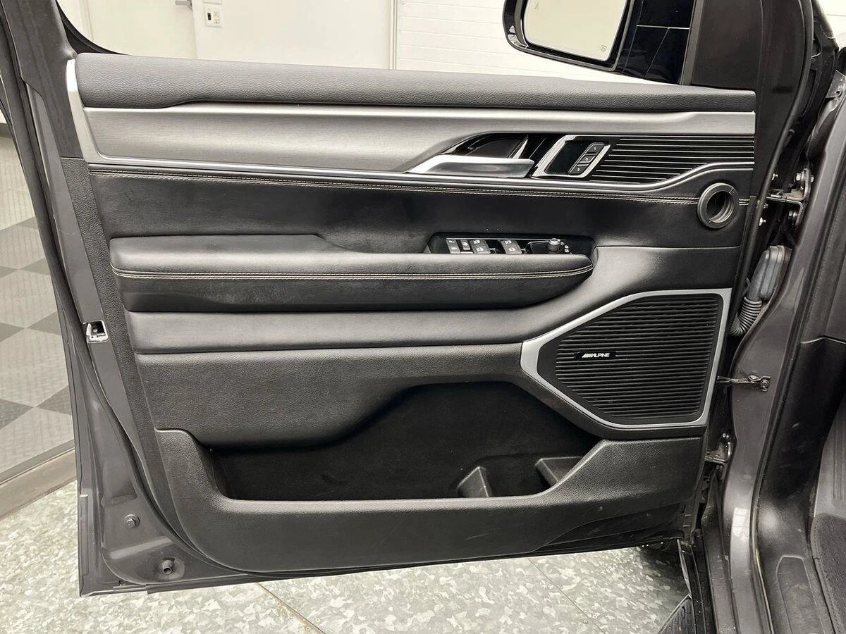 2024 Jeep Wagoneer Series II - Photo 8