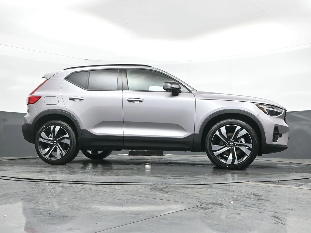 2026 Volvo - image 40