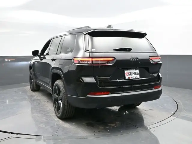 2025 Jeep Grand Cherokee Altitude photo 2