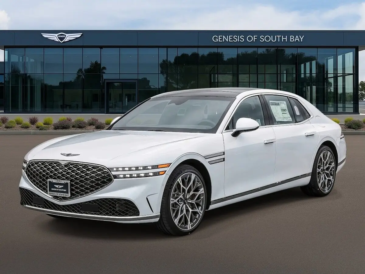 2026 GENESIS G90 Base's photo